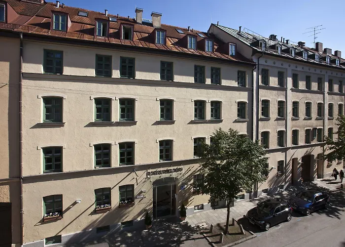 Hotel Maximilian & 4*