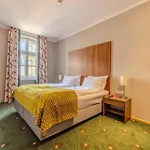 Hotel Maximilian &