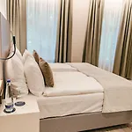 Maximilian & Hotel