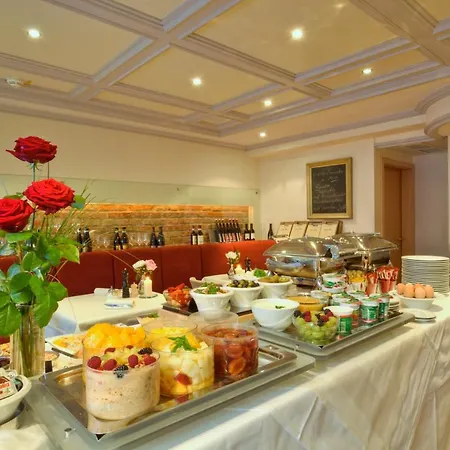 Maximilian & Hotel 4*