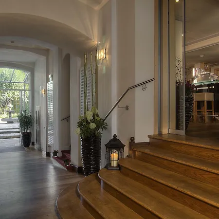 Szálloda Maximilian & 4*