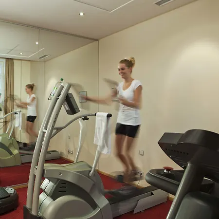 Szálloda Maximilian & 4*