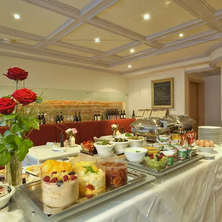 Szálloda Maximilian & 4*