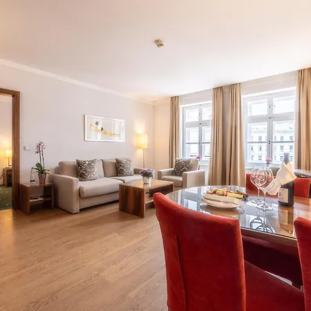 Maximilian & 4* München